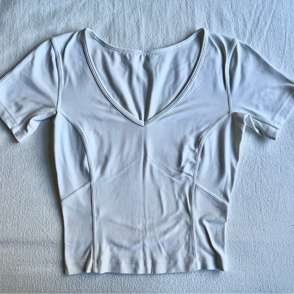 lululemon cropped v-neck tee